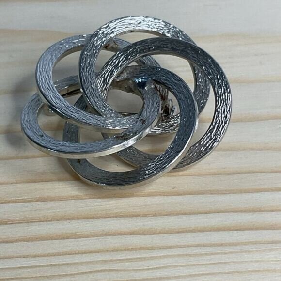 Vintage Silver-Tone Interlocking Circle Brooch Pin - Picture 6 of 7